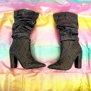 Animal print. knee boots with heel.